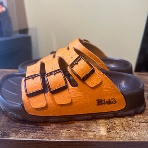 Birkenstock Birki’s Girls Orange Rubber Slip On Sandals Size 4- Like New